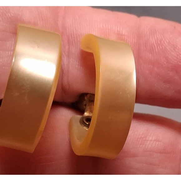 Vintage Yellow Moonglow Lucite Hoop Earrings Clip On - Picture 2 of 5